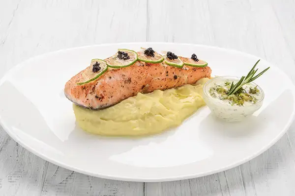 Porte-feuille de saumon et velouté de blettes au lait d'avoine